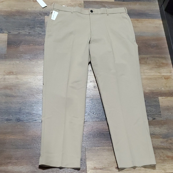 Izod Tan Chinos with Classic Style and Cotton Blend - Picture 1 of 8